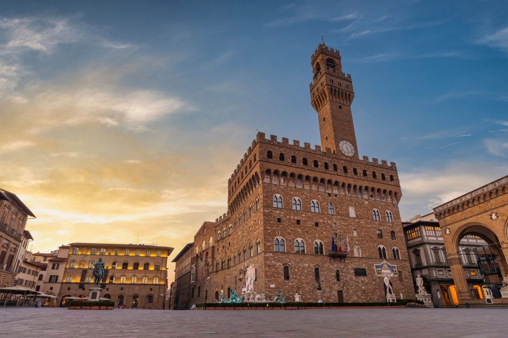 A képen a firenzei Palazzo Vecchio látható a Piazza della Signoria téren. - Z(s)eppelin utazás