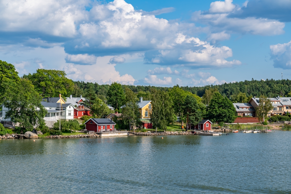 A képen a finnországi Turku kikötőjéből kifelé hajózva látható táj látható.  - Z(s)eppelin utazás