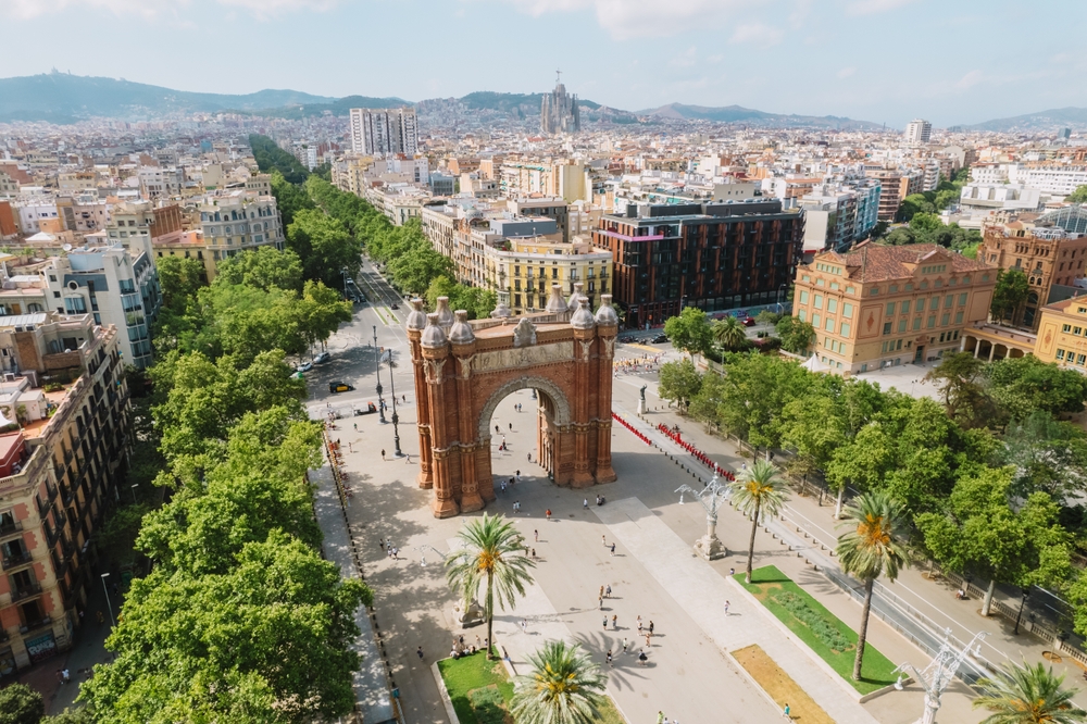 A képen a barcelonai Arc de Triomf látható. 